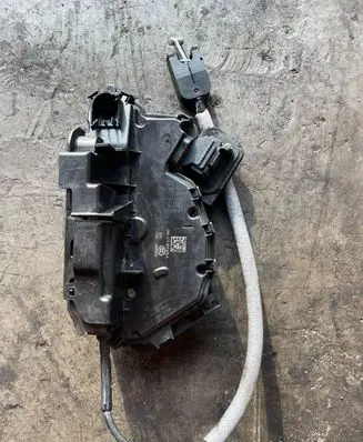 Volkswagen Crafter Front door lock 45320180