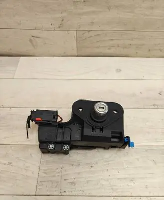 Opel Meriva A Tailgate exterior lock 13168316 13168317 13168319
