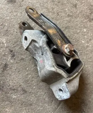 Volvo XC60 Engine mount bracket 30748173 6G926P082