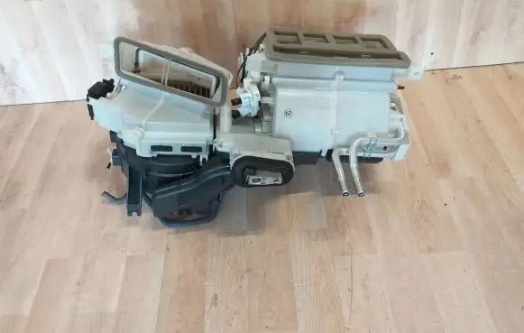 Toyota Avensis T270 Heater blower radiator