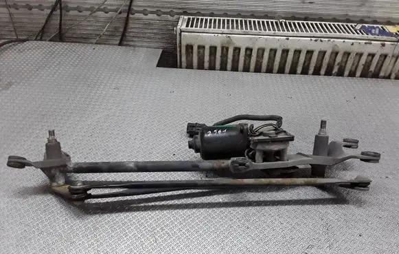 KIA Sorento Front wiper linkage and motor 981003E100