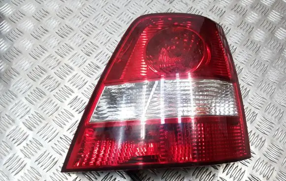 KIA Sorento Rear/tail lights 924023e0