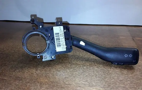 Volkswagen Golf IV Indicator stalk 8L0953513G