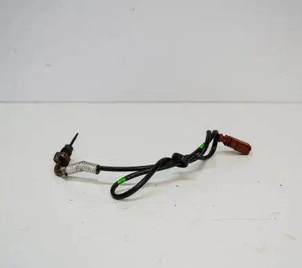 Volkswagen Jetta VI Oil temperature sensor 04L906088DK