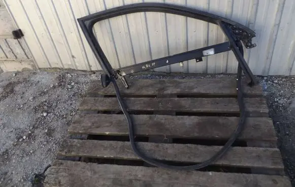 Audi A4 S4 B6 8E 8H Front door window/glass frame 
