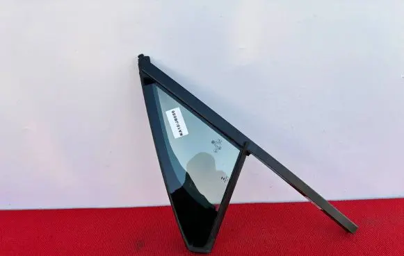 Volkswagen Touareg III Front vent window/glass (coupe) 760845113D