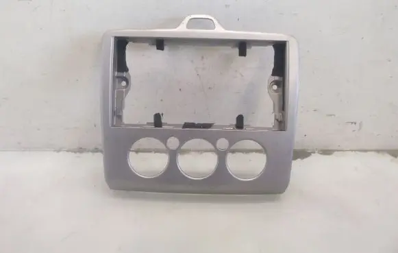 Radio/GPS head unit trim
