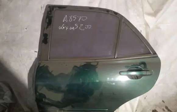 Lexus IS 200-300 Rear door