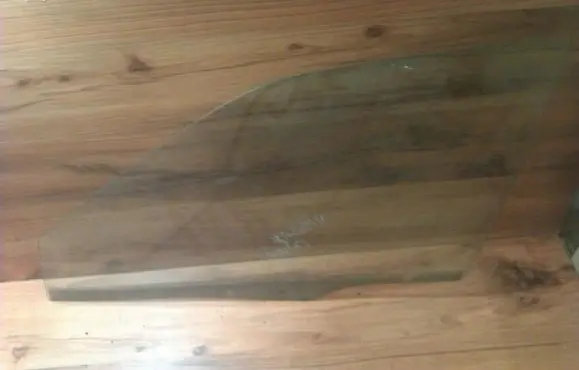 Nissan Primera Front door window glass four-door