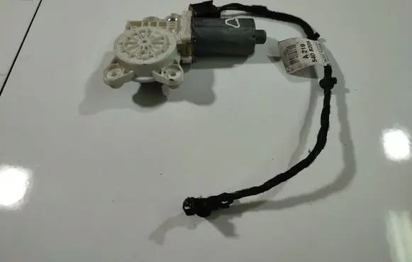 Mercedes-Benz CLS C219 Rear door window regulator motor 2198200642