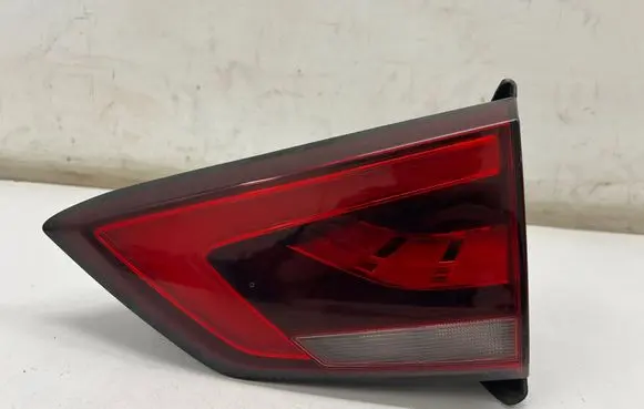 Tailgate rear/tail lights