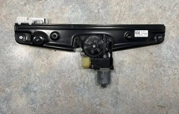 Mini Cooper Countryman F60 Rear door window regulator with motor 7390081