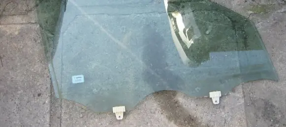 Nissan X-Trail T31 Front door window glass four-door