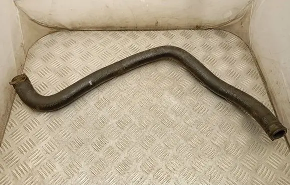 Coolant pipe/hose
