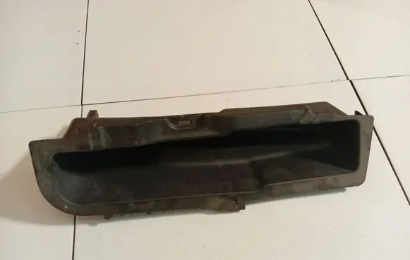 Cadillac SRX Glove box