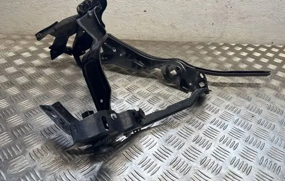 Mercedes-Benz C W204 Headlight/headlamp mounting bracket 204620590