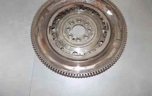 Volkswagen PASSAT B7 Dual mass flywheel 