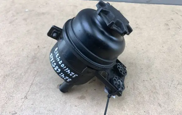 BMW 3 E90 E91 Power steering fluid tank/reservoir 6851217 32416851217 32411094917