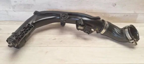 Volkswagen PASSAT B6 Intercooler hose/pipe 5N0145770A 5N0145770 0281002401