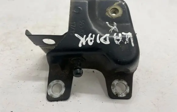 Skoda Kodiaq Fender mounting bracket 565823171