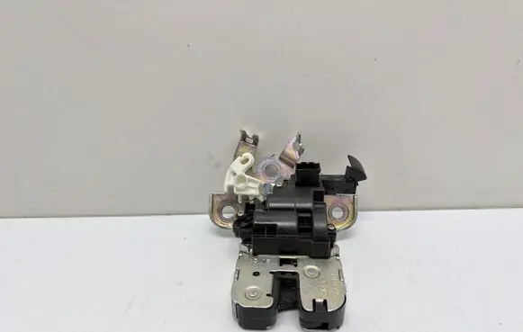 Skoda Octavia Mk3 (5E) Tailgate/trunk/boot lock/catch/latch 8R0827505A