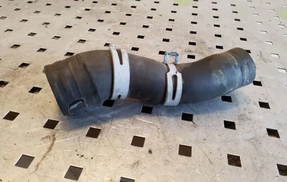 Nissan X-Trail T32 Engine coolant pipe/hose