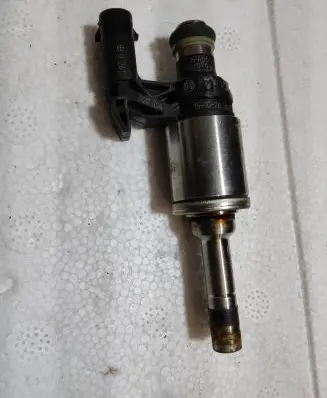 Skoda Fabia Mk3 (NJ) Fuel injector 04E906036Q