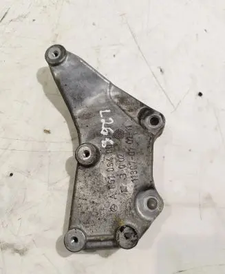 Mercedes-Benz C W204 Engine mounting bracket A6510940039 11387010211 3Q02