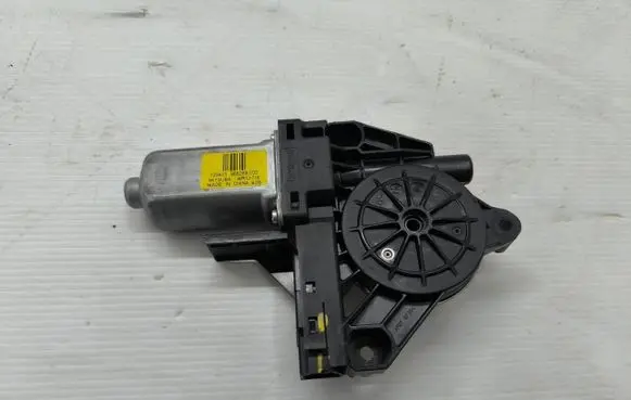 Volvo XC60 Front door window regulator motor 966268103