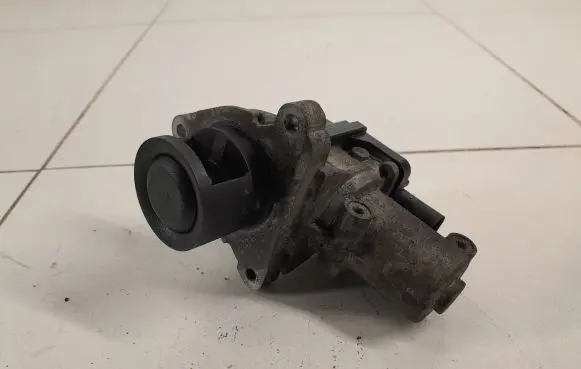 KIA Sorento EGR valve 284102F000FF 15A100177