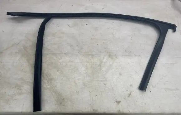BMW X2 F39 Rubber seal front door window/glass 7420806 DA11216