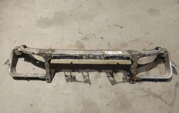 Chrysler 300 - 300C Radiator support slam panel