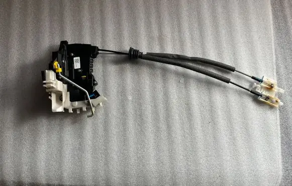 Hyundai Santa Fe Front door lock 81310S1000
