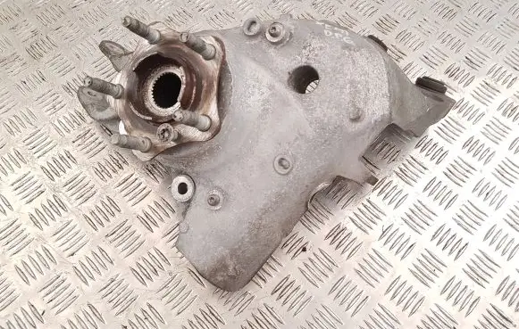 Rear wheel hub spindle/knuckle
