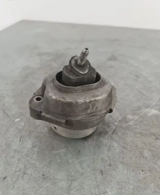Engine mount bracket