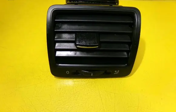 Volkswagen Golf V Dashboard side air vent grill/cover trim 1K0819704