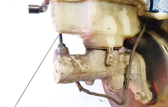 Master brake cylinder