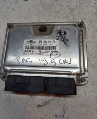 Volkswagen PASSAT B5.5 Engine control unit/module 038906019EN 28SA5349 0281010705