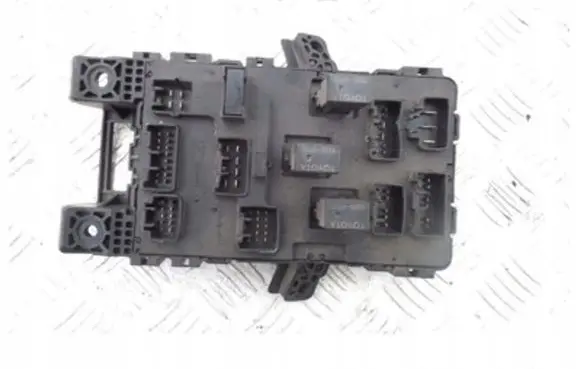 Toyota Avensis T220 Fuse module