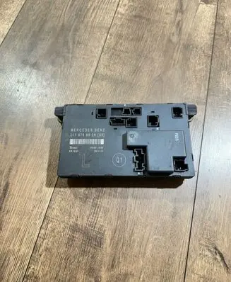 Mercedes-Benz E W211 Door control unit/module 2118706926 00401696