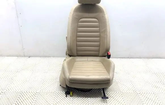 Volkswagen PASSAT B7 Front passenger seat 