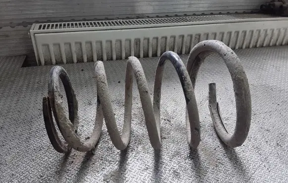 Nissan X-Trail T30 Rear coil spring