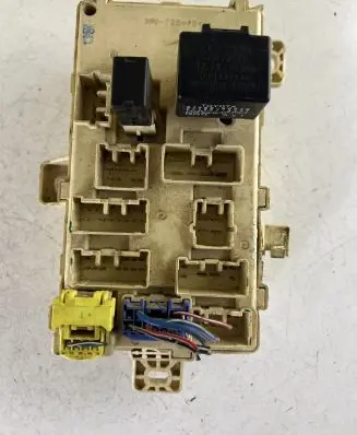 Toyota Land Cruiser (HDJ90) Fuse module 8273060060