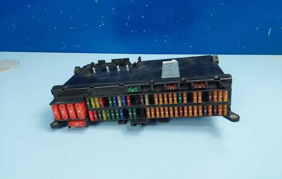 BMW X5 E53 Fuse module 8380407 8384525