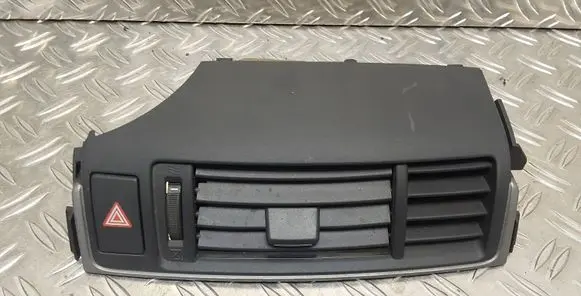 Toyota Verso Dash center air vent grill 556700F030