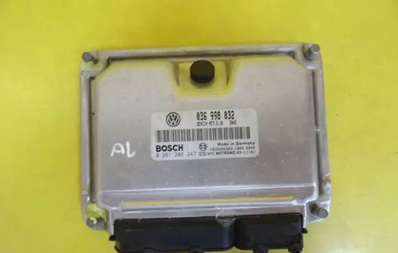 Volkswagen Golf IV Engine control unit/module 036998032 0261208247