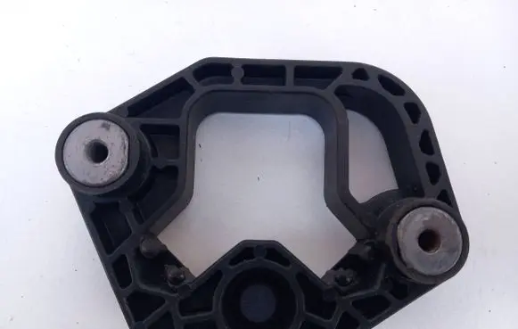 Volvo S60 Radiator mount bracket 31439575