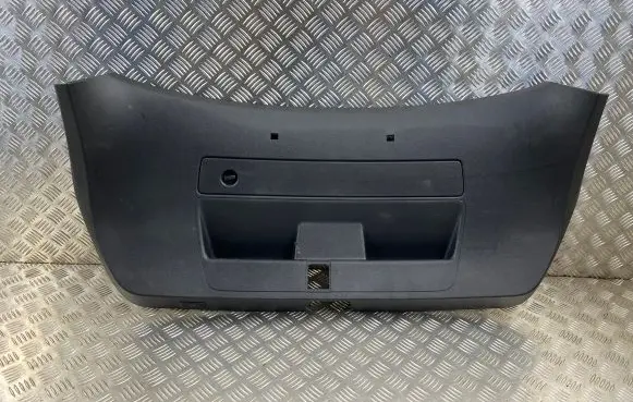 Tailgate trim