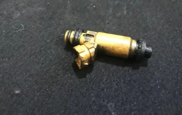Mazda 626 Fuel injector 8273620