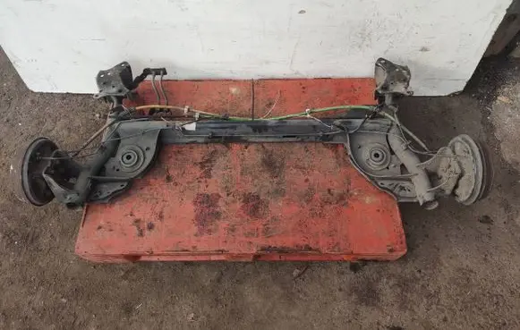 Renault Clio IV Rear axle beam 